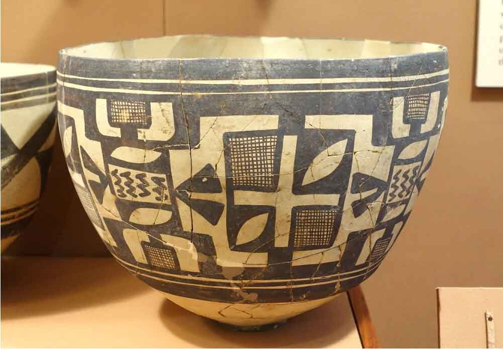 Tall-e Bakun painted pottery